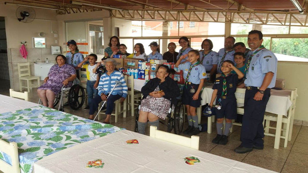 GRUPO DE ESCOTEIROS DO AR GUARDIÃO DA MANTIQUEIRA PROMOVEM CAMPANHA PARA ARRECADAR LEITE