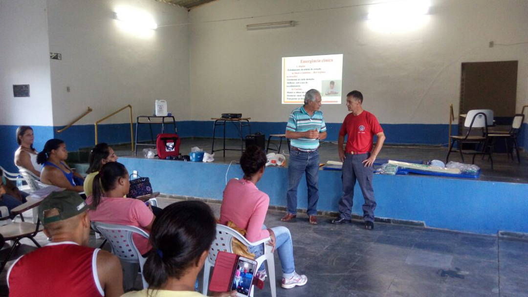 BOMBEIROS REALIZAM TREINAMENTO PARA PREFEITURA DE IBERTIOGA