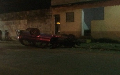 HOMEM FICA FERIDO APÓS CAPOTAMENTO DE VEÍCULO EM CONSELHEIRO LAFAIETE-MG/VEJA MAIS