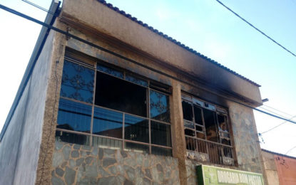 INCÊNDIO EM RESIDÊNCIA NA RUA JOSÉ CESÁRIO EM RESSAQUINHA-MG