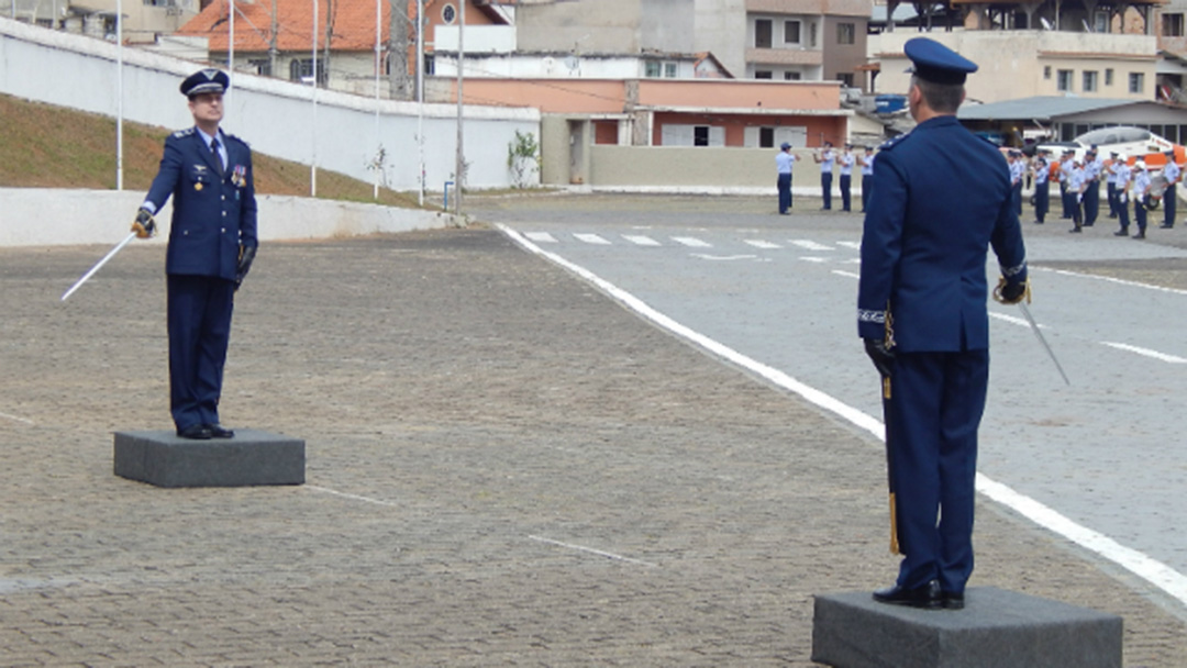 PREFEITO PARTICIPA DE POSSE DO NOVO COMANDANTE DA EPCAR