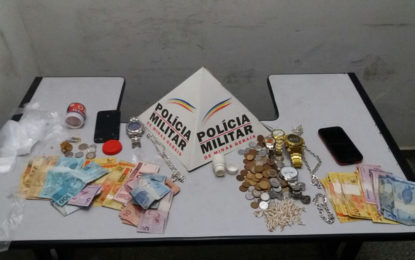 APREENSÃO DE DROGAS NO BAIRRO CÓRREGO DO OURO EM SANTOS DUMONT/MG