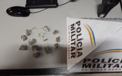 Drogas são apreendidas com grupo acusado de tumulto no centro da cidade em Barbacena