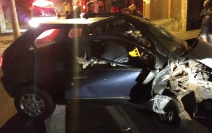 MULHER FICA FERIDA EM CAPOTAMENTO DE VEÍCULO NO BAIRRO SANTA CECÍLIA EM BARBACENA.