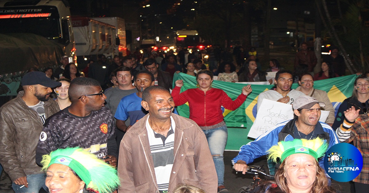 Manifestantes vão para ruas protestar contra o aumento dos combustíveis em Barbacena