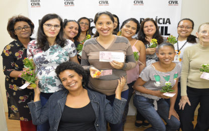 DETRAN-MG REALIZA HOMENAGEM ÀS MÃES SERVIDORAS DA POLÍCIA CIVIL