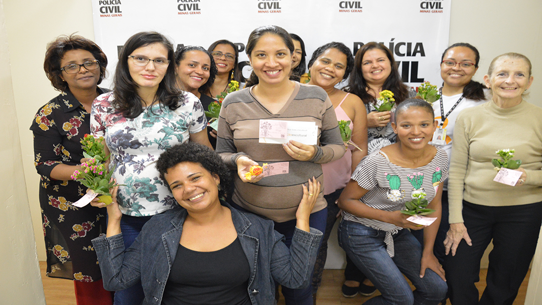 DETRAN-MG REALIZA HOMENAGEM ÀS MÃES SERVIDORAS DA POLÍCIA CIVIL