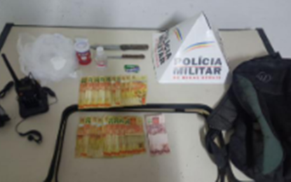 POLÍCIA MILITAR ATRAVÉS DE DENÚNCIA PRENDE HOMEM POR TRÁFICO DE DROGAS EM BARBACENA-MG
