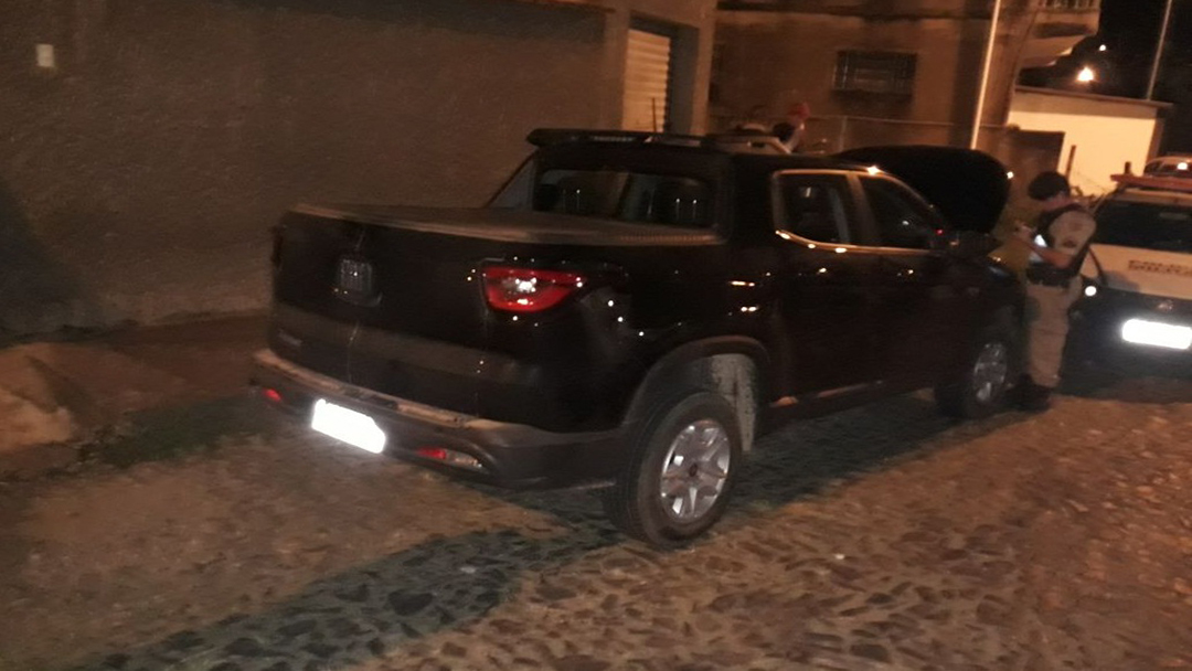 CAMINHONETE CLONADA É APREENDIDA E CONDUTOR PRESO NO BAIRRO DOS FUNCIONÁRIOS EM BARBACENA-MG