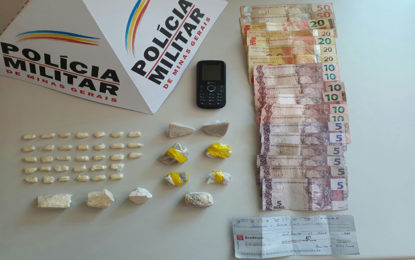 DROGAS SÃO APREENDIDAS ESCONDIDAS EM VEÍCULO NO INTERIOR DE AGÊNCIA NO BAIRRO SANTA LUZIA EM BARBACENA-MG