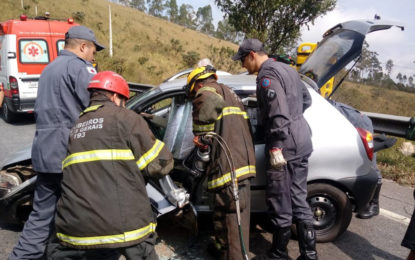 Choque entre 2 veículos, deixa feridos na BR-265 próximidades do restaurante do Romeu