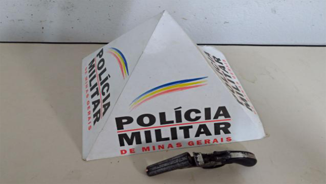 ADOLESCENTES SÃO APREENDIDOS COM ARMA DE FOGO E MATERIAIS ROUBADOS SÃO RECUPERADOS NO CENTRO DE BARBACENA