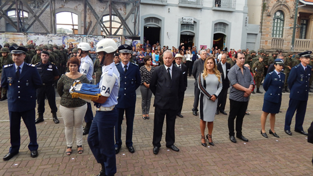 SOLENIDADE CÍVICO-MILITAR MARCA O DIA DA VITÓRIA EM BARBACENA