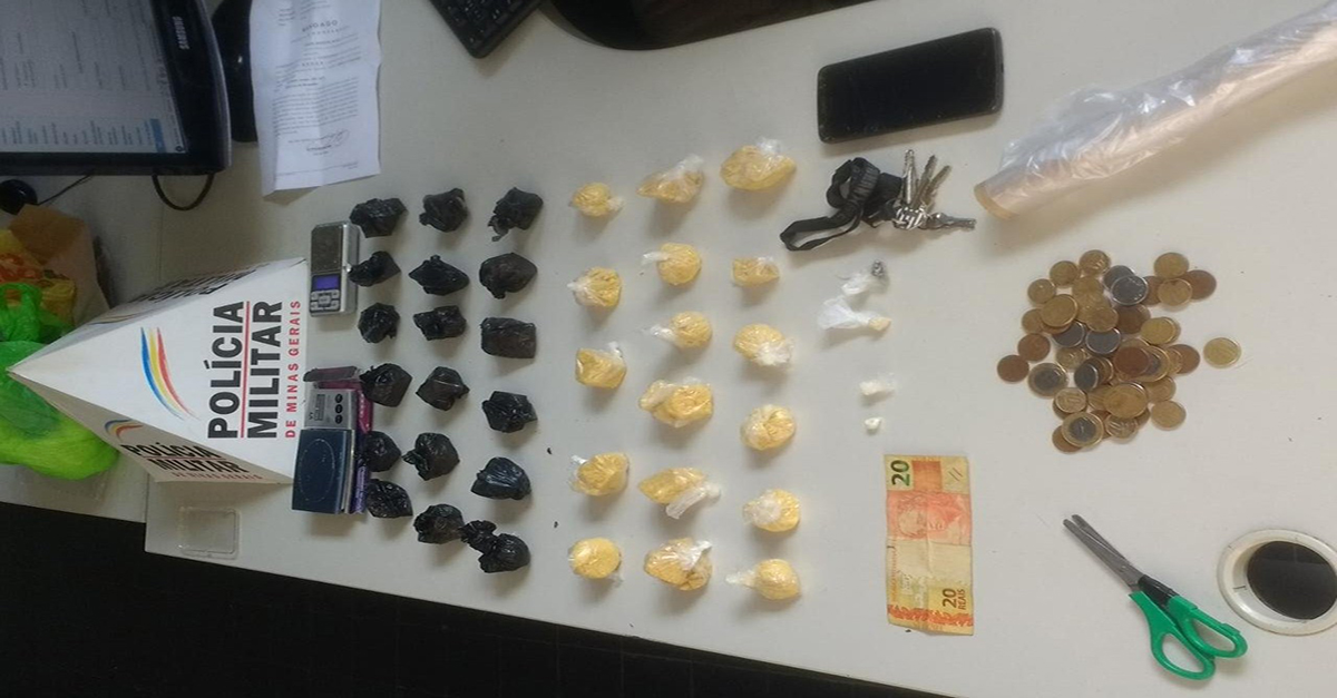 CUMPRIMENTO DE MANDADO DE BUSCA E APREENSÃO RESULTA EM  LOCALIZAÇÃO DE DROGAS EM SANTA CRUZ DE MINAS.