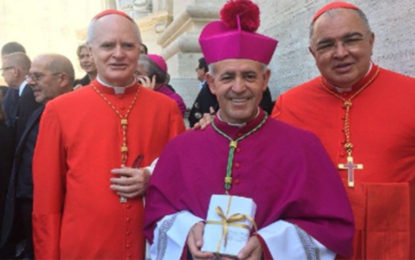 DOM AIRTON RECEBEU O PÁLIO SAGRADO DAS MÃOS DO PAPA FRANCISCO