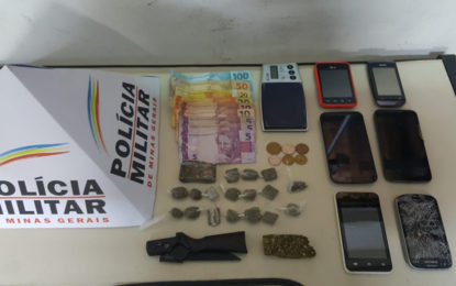 Dois homens são presos por tráfico após abordagem policial no centro de Barbacena.