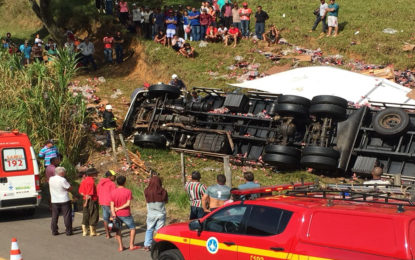 CAMINHONEIRO MORRE VÍTIMA DE ACIDENTE NA BR-356-MURIAÉ/ERVÁLIA.