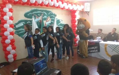 Alunos recebem Certificados e Medalhas em formatura do PROERD