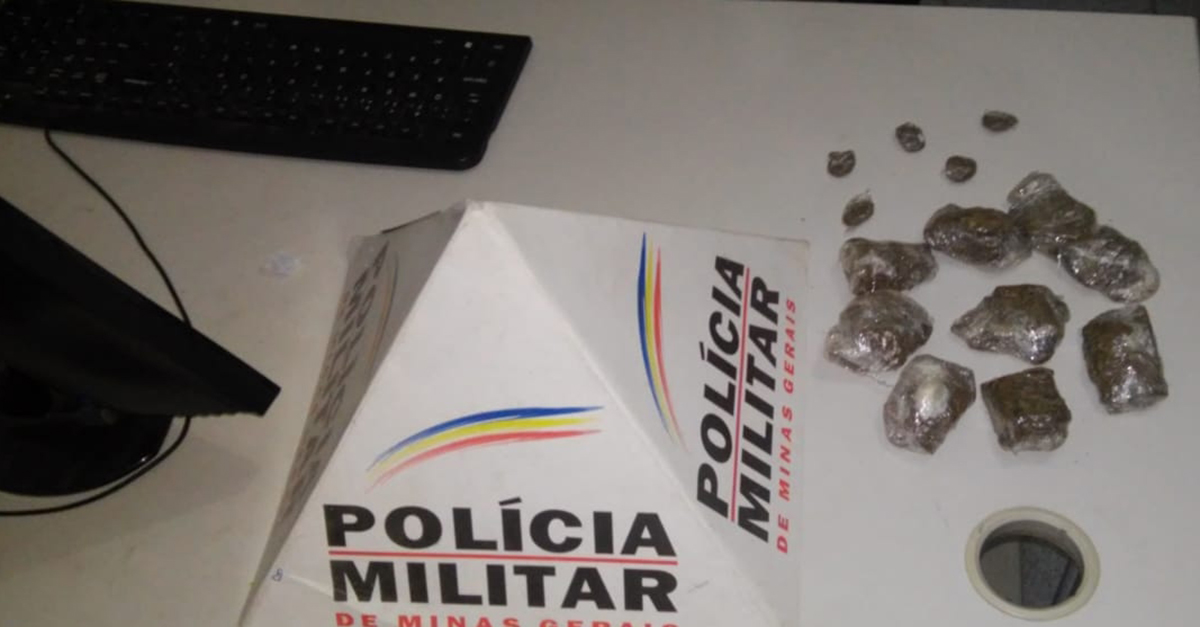 Adolescente é apreendido por tráfico de drogas, após denúncia do próprio pai em Santos Dumont.