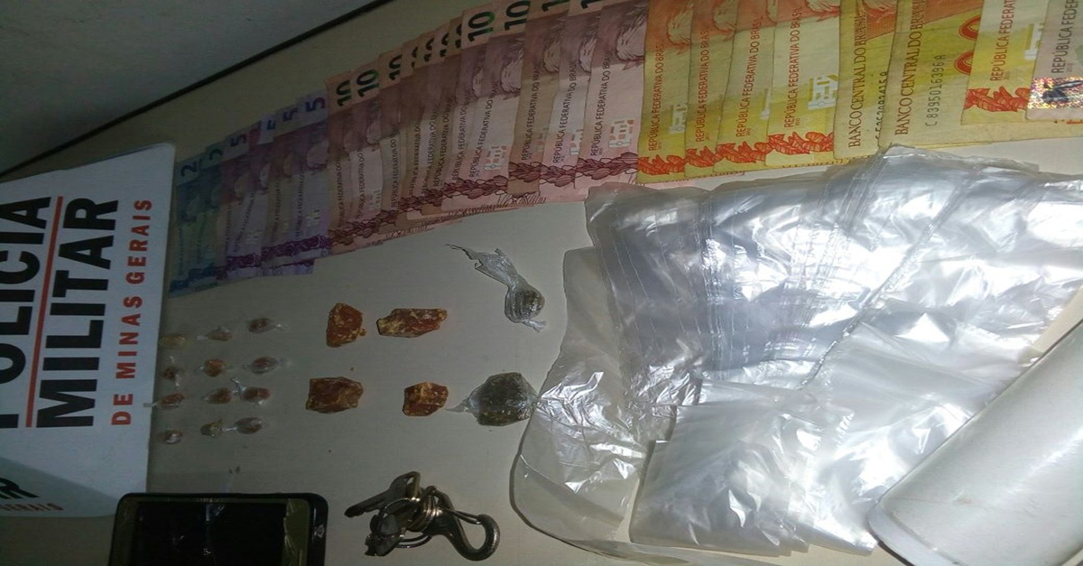 CASAL É PRESO POR TRÁFICO DE DROGAS NO BAIRRO VILELA EM BARBACENA-MG.