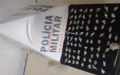 Pedras de crack apreendidas e menor de 14 anos conduzido por tráfico de drogas no bairro Passarinhos em Barbacena.