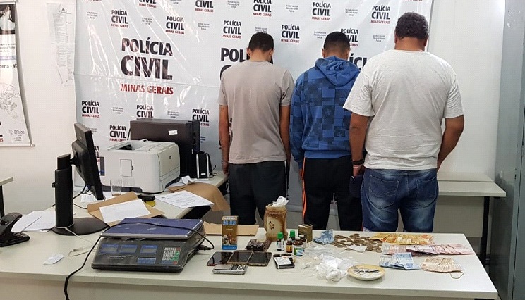 PCMG PRENDE TRÊS SUSPEITOS DE TRÁFICO DE DROGAS E RECEPTAÇÃO EM BARBACENA-MG