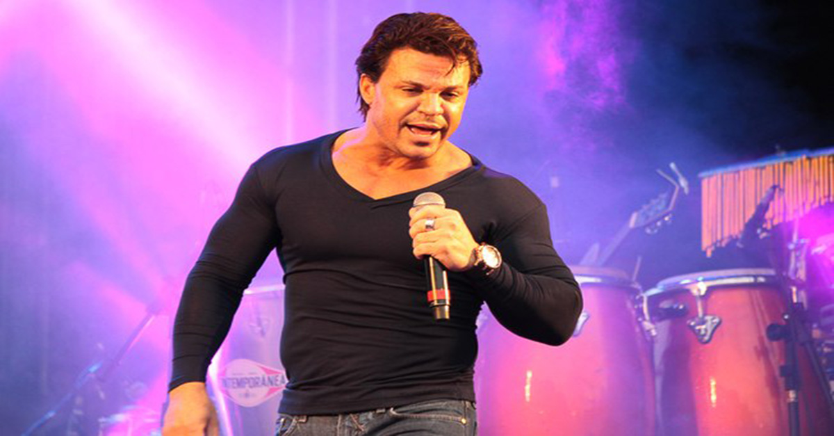 Cantor Eduardo Costa presta depoimento em BH por suspeita de estelionato