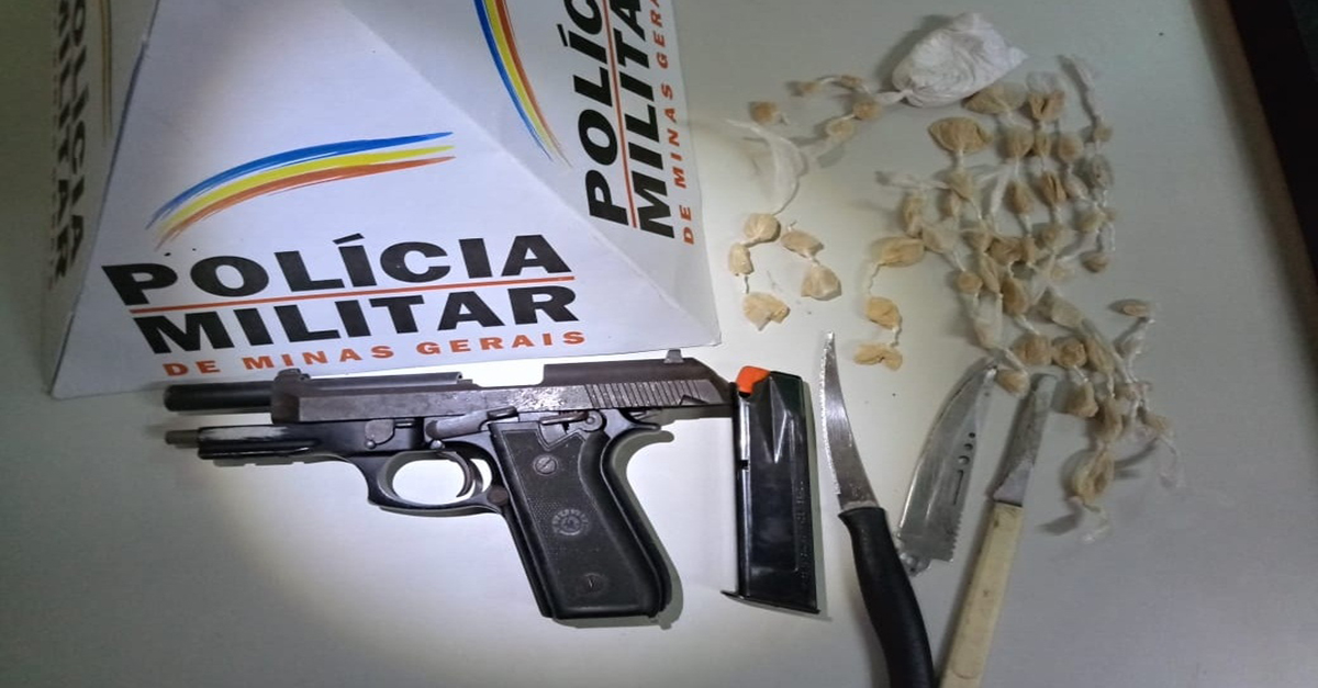 Em operação arma de fogo e grande quantidade de pedras de crack apreendidas no Bairro Grogotó em Barbacena.