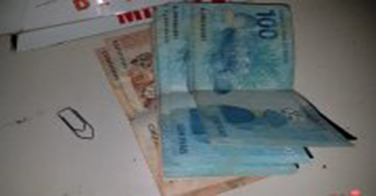 BANDIDOS ROUBAM CELULAR E DINHEIRO DE AÇOUGUE NO BAIRRO CAIÇARAS EM PATOS DE MINAS