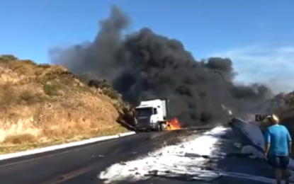 Tragédia no Norte de Minas: rodovia é liberada 14 horas após acidente que deixou 8 mortos e mais de 50 feridos