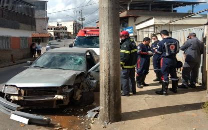 MOTORISTA EMBRIAGADO BATE COM VEÍCULO EM POSTE NO BAIRRO BOA VISTA