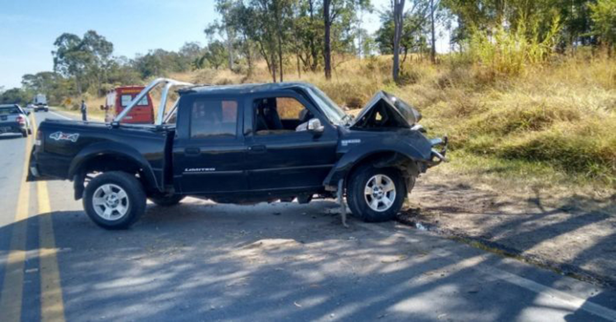 Caminhonete capota após a curva morte na BR-354 entre Arcos e Formiga