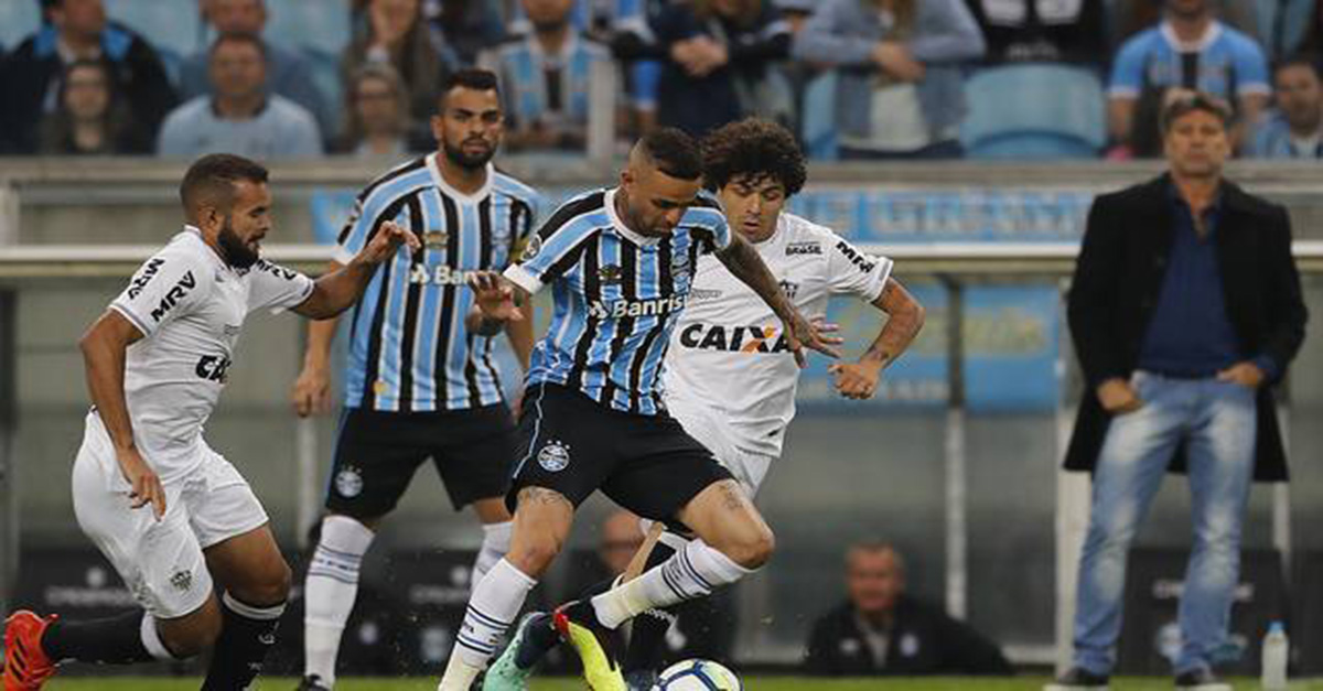 GRÊMIO DOMINA ATLÉTICO E VENCE NA VOLTA DO BRASILEIRÃO