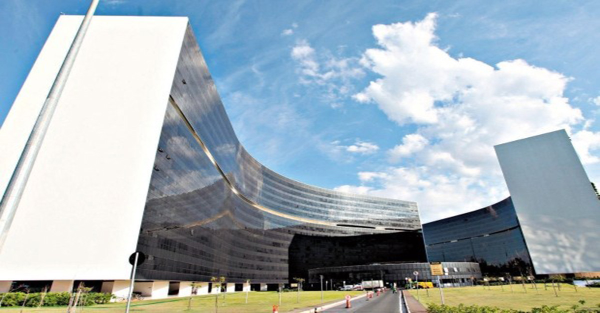 APÓS ATRASO, GOVERNO AFIRMA QUE SALÁRIO DE SERVIDORES JÁ ESTÁ DISPONÍVEL