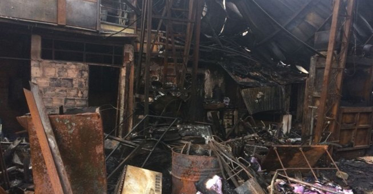 IDOSO MORRE CARBONIZADO DURANTE INCÊNDIO EM GALPÃO EM JUIZ DE FORA