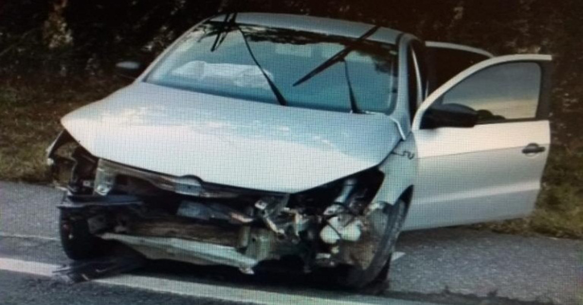 NA MG-170 ENTRE FORMIGA E DIVINÓPOLIS VEÍCULO SAI DA PISTA E BATE EM BARRANCO