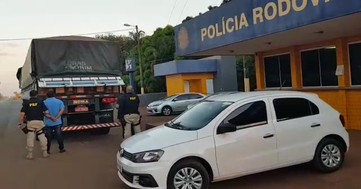 PRF APREENDE 620.000 MAÇOS DE CIGARRO ORIUNDOS DO PARAGUAI