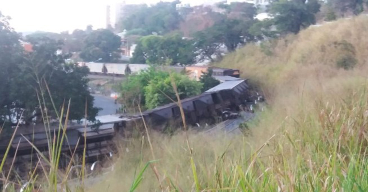 EM PEDRO LEOPOLDO TREM DESCARRILA MAIS DE 10 VAGÕES