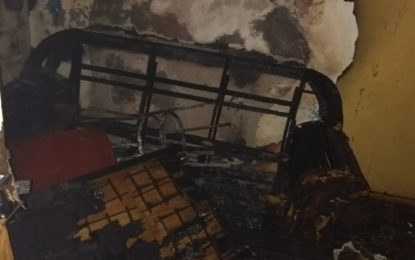 INCÊNDIO ATINGE RESIDÊNCIA NO BAIRRO SÃO SEBASTIÃO EM BARBACENA