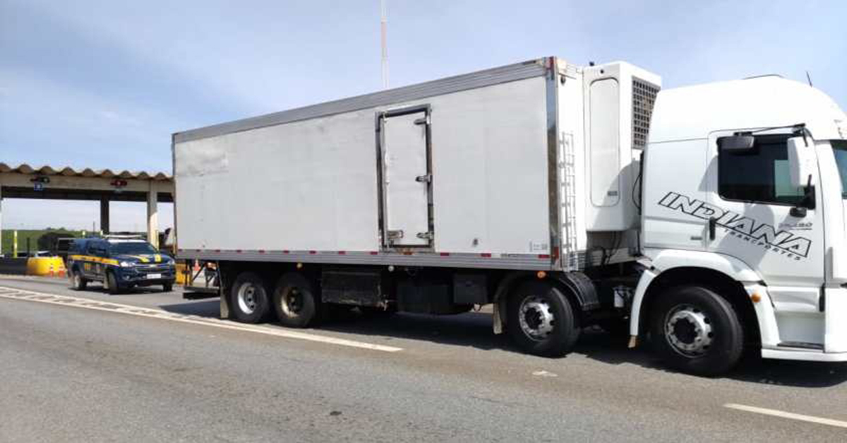 POLÍCIA RODOVIÁRIA FEDERAL RECUPERA CAMINHÃO ROUBADO