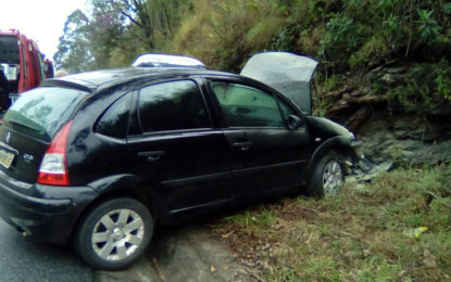 Quatro mulheres ficam feridas em acidente na BR-265 nas proximidades do “Quiosque do Tio Romeu”.