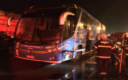 INCÊNDIO EM ÔNIBUS NA BR 040 NAS PROXIMIDADES DA BARREIRA