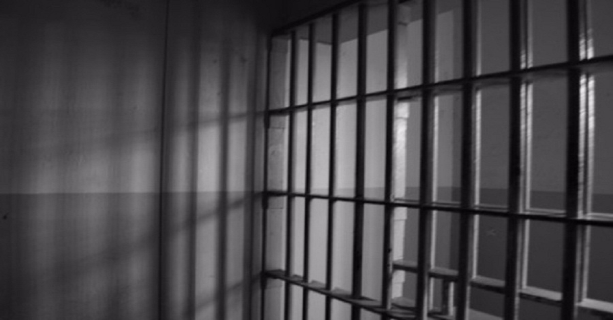 Agentes penitenciários são presos por tortura em presídio de Três Corações