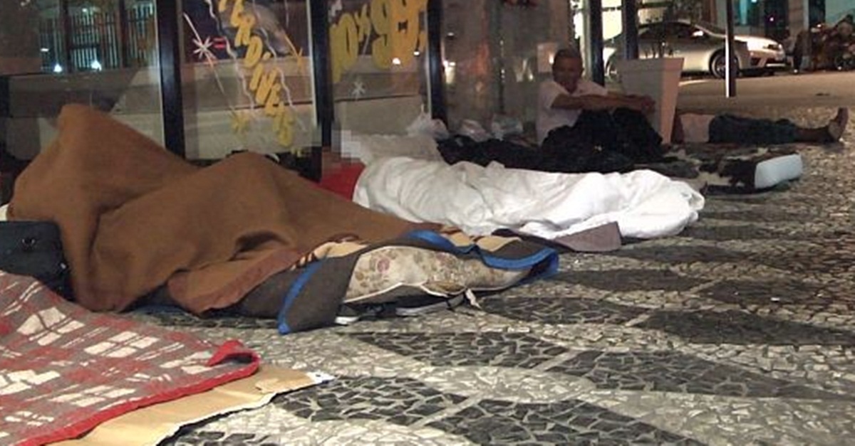 Pessoas e famílias em condições de rua têm o direito de serem atendidas pelo SUS