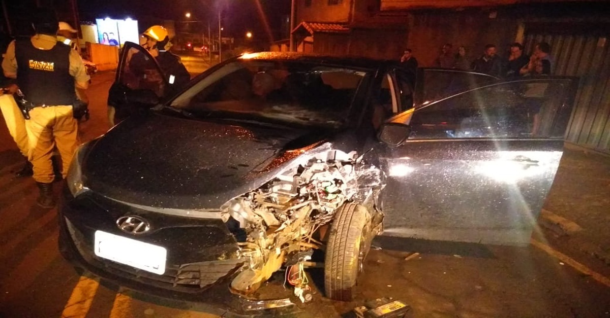 COLISÃO ENTRE VEÍCULOS NO BAIRRO SANTA TEREZA EM BARBACENA