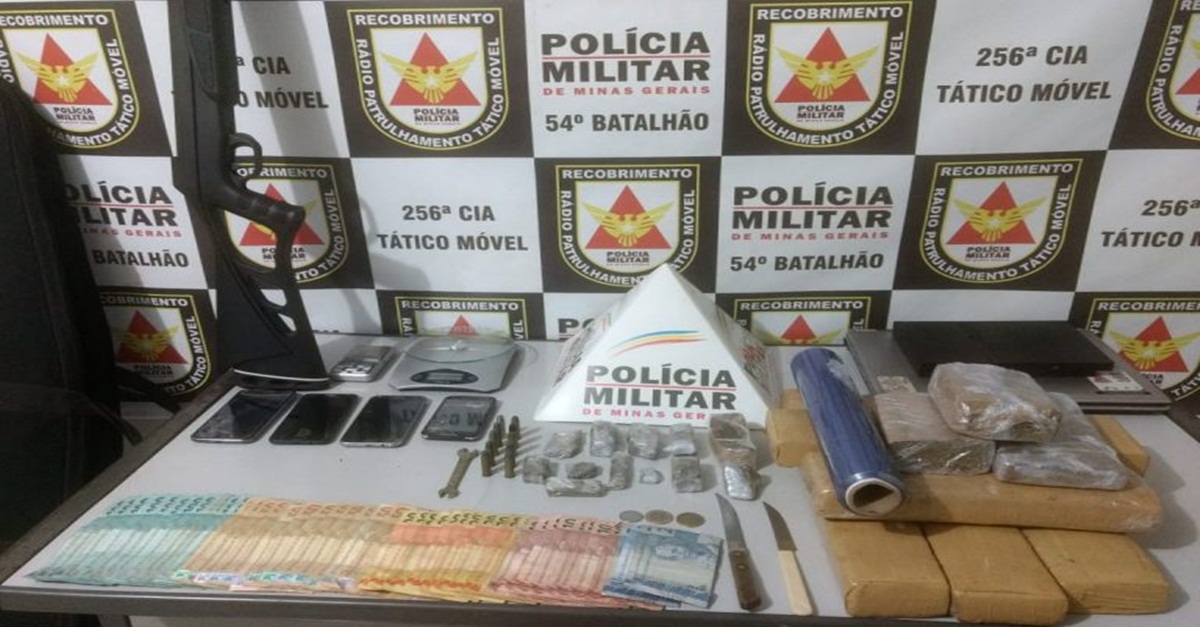 Três jovens são presos com 6,4 kg de maconha, arma, munições e R$ 2 mil em Ituiutaba