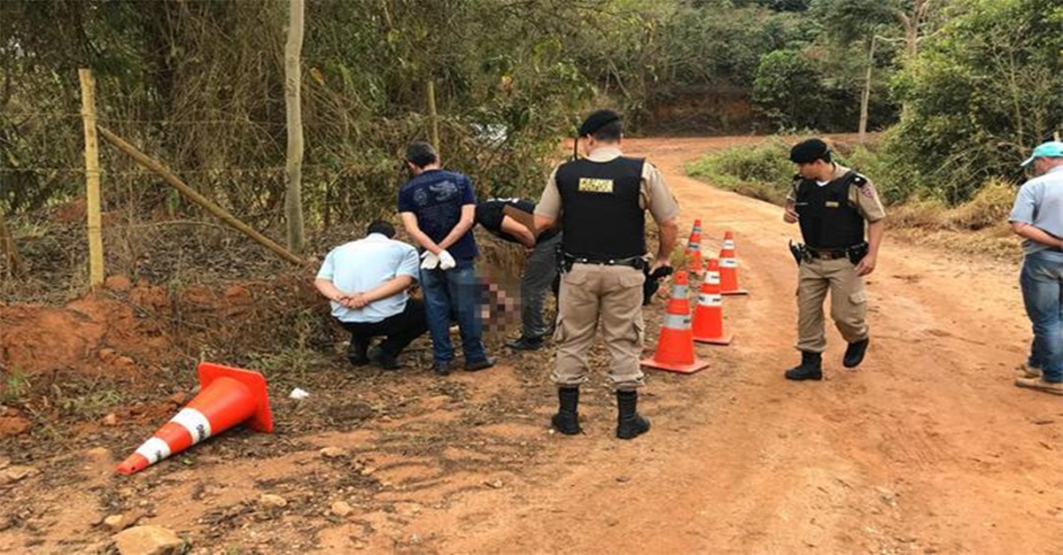 Homem é encontrado morto com sinais de apedrejamento, facadas e queimaduras em Caratinga