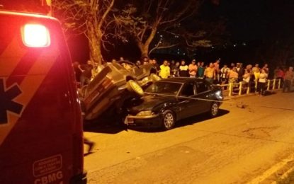 COLISÃO ENTRE VEICULOS NA BR-040 KM-630