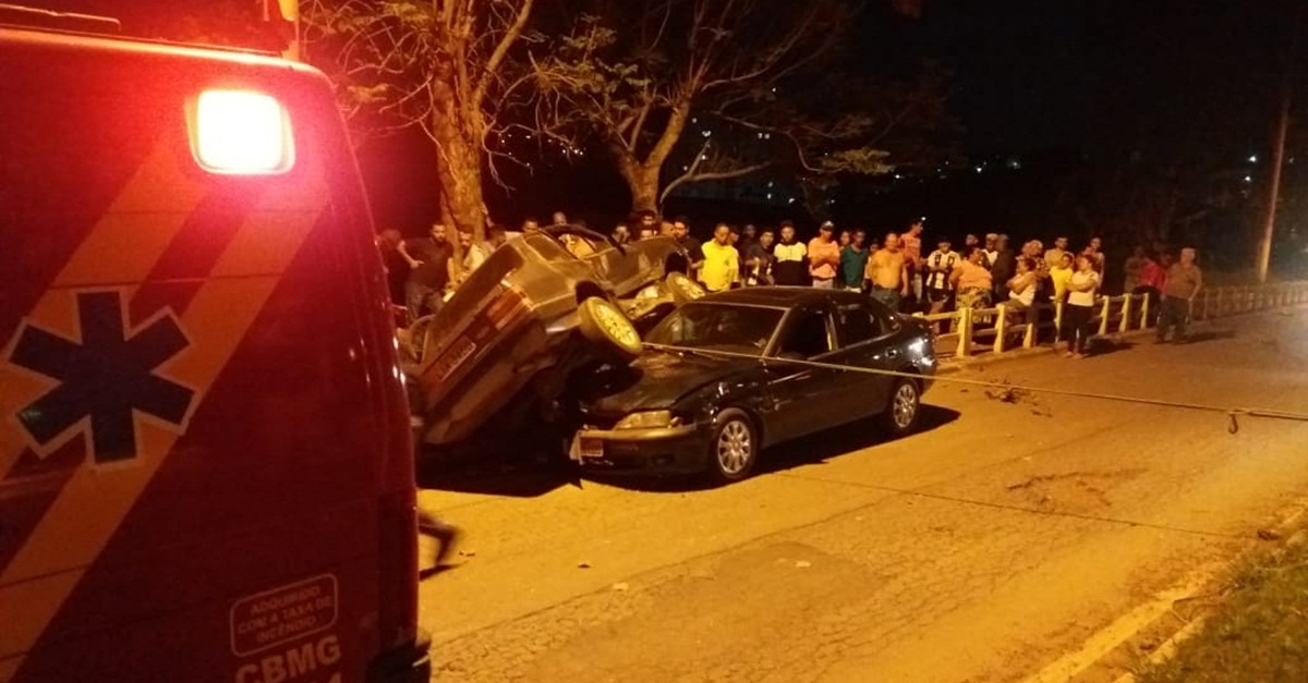 COLISÃO ENTRE VEICULOS NA BR-040 KM-630