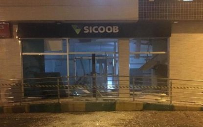 QUADRILHA EXPLODE CAIXAS ELETRÔNICOS NO VALE DO AÇO